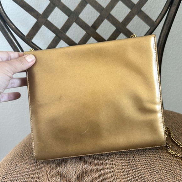 Salvatoree Ferragamo 2 way may gold evening bag. - Picture 9 of 14